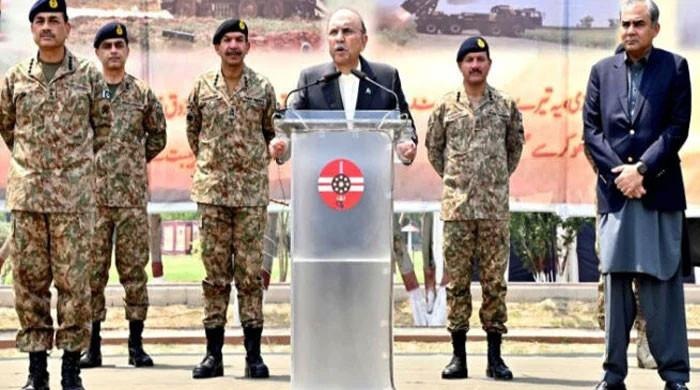 آرمی چیف کے شکر گزار ہیں جن کی قیادت میں ہم دشمن کی آنکھوں میں آنکھیں ڈال کر مقابلہ کر سکتے ہیں۔صدر آصف علی زرداری