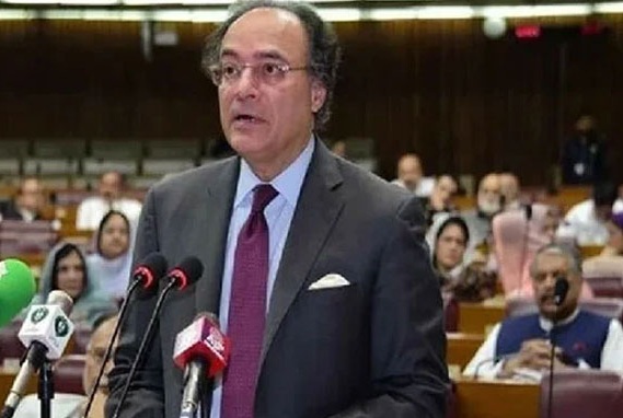 وفاقی بجٹ پیش کیے جانے کے دوران اپوزیشن کا احتجاج، بجٹ کی کاپیاں پھاڑ دیں