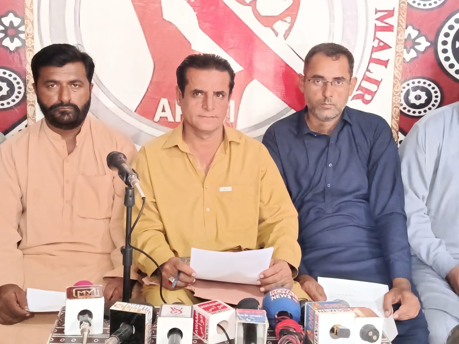 سنڌ ڪاليجز ليب  ايسوسيئيشن ضلعي ملير جا اڳواڻ سراپا احتجاج بڻيل