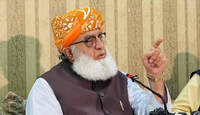 جس ملک میں مسجد محفوظ نہیں، اس ملک میں جشنِ آزادی بے معنی ہے، مولانا فضل الرحمان