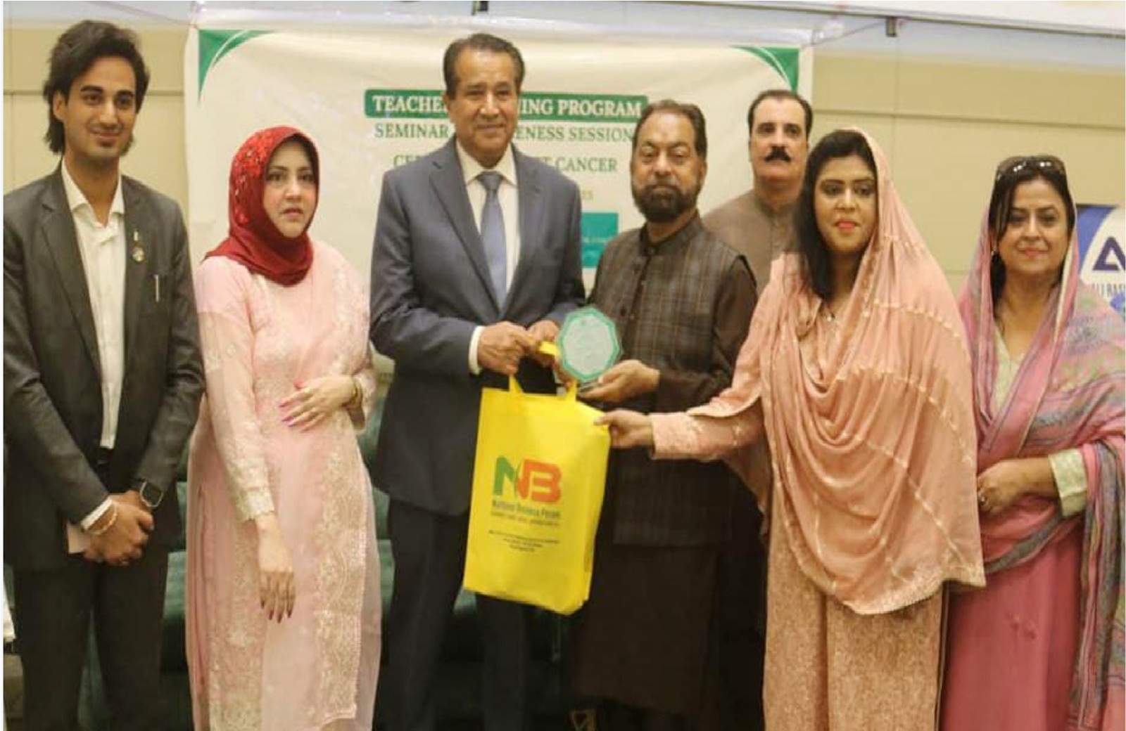 بریسٹ کینسر اور سروائیکل کینسر کے بارے میں آگاہی پیدا کرنا وقت کی اہم ضرورت ہے ڈاکٹر ریحانہ عزیز