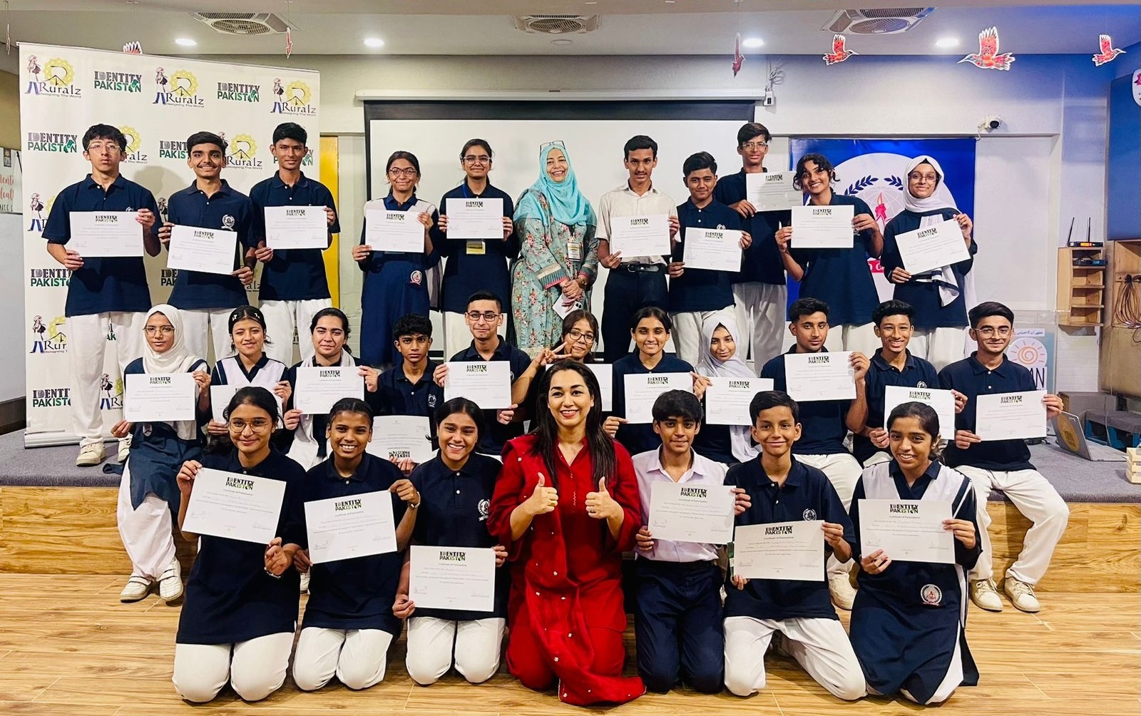 آئیڈینٹیٹی پاکستان نے ”انشیئیٹ آئیڈینٹیٹی“ ورکشاپ لیاری کے طلباءو طالبات نے کامیابی سے مکمل کر لی[