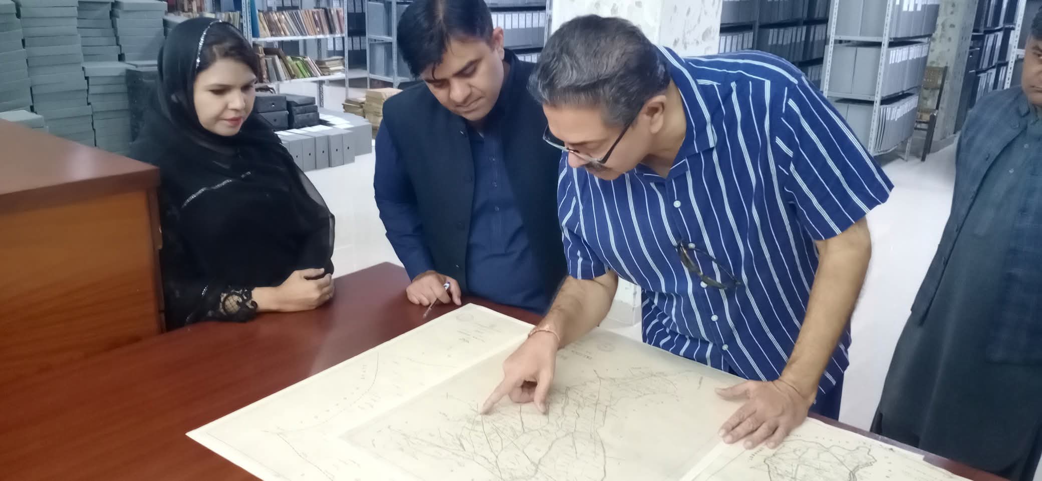 خاص معاون راجوير سنگھ سوڍا جو سنڌ آرڪائيوز جي دوري دوران اهم جائزو