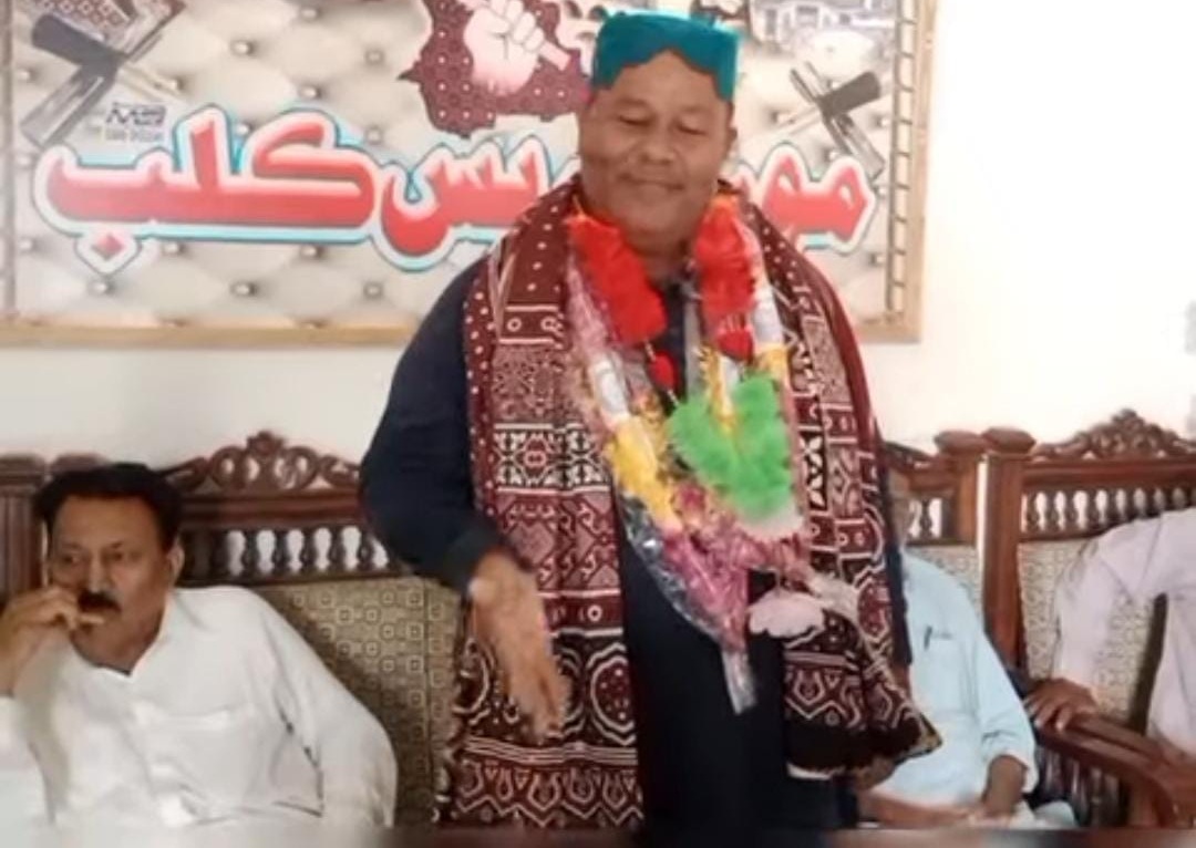 مورو ۾ نوشهروفيروز جي انفارميشن آفيسر جي مان ۾ آجياڻو