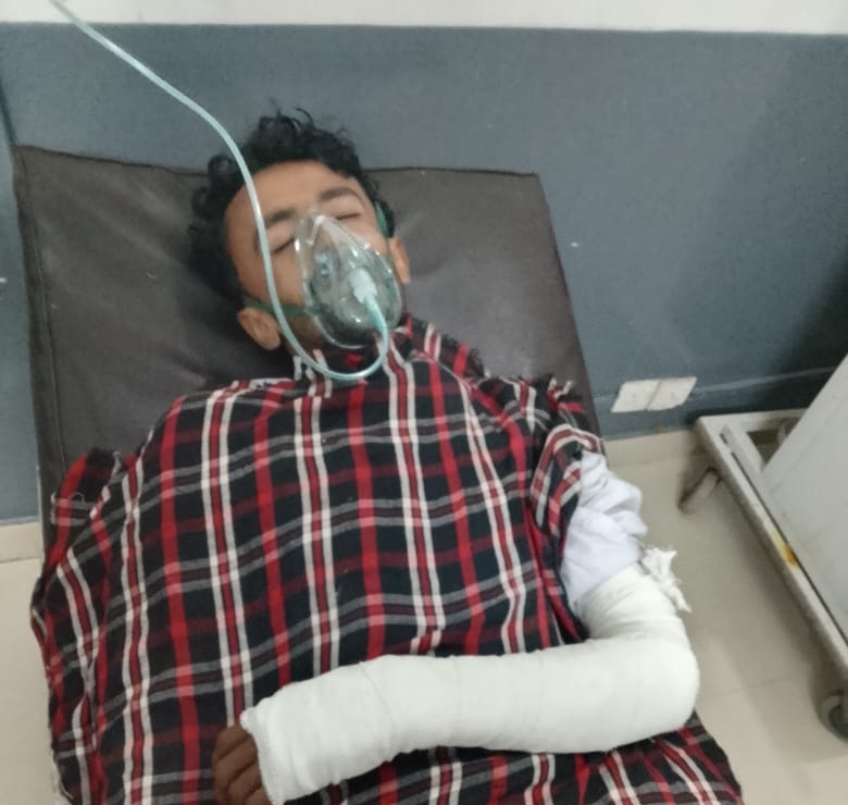 ٺٽو: ڪيٽي بندر ٿاڻي جي حد ۾ جهيڙي دوران نوجوان زخمي