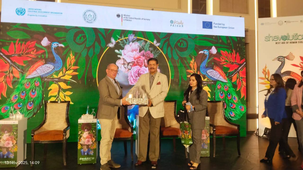 سنڌ جي ڌرتيءَ جي سونهن ۽ ثقافت عورتن جي هٿن جي مهارت سان جڙيل آهي: راجوير سنگھ سوڍو