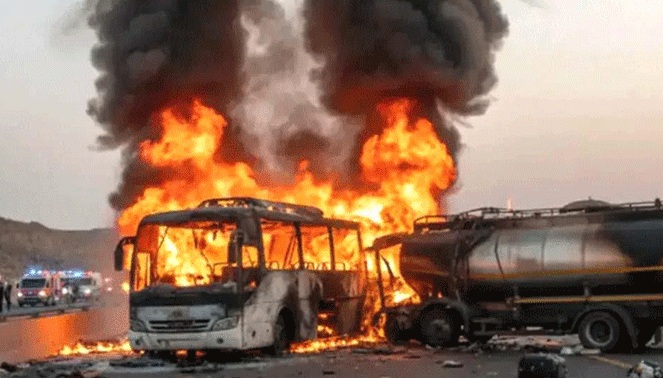 زائرین کی بس حادثے کا شکار، 42 افراد جاں بحق