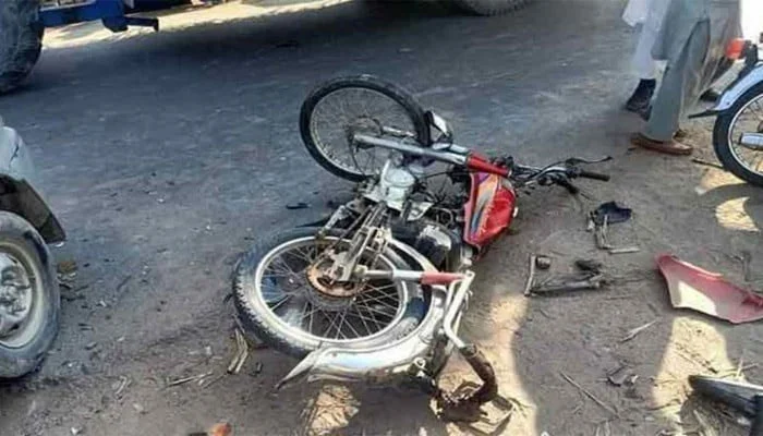 کراچی میں تیز رفتار ٹرک کی ٹکر سے نوجوان جاں بحق، ڈرائیور موقع سے فرار