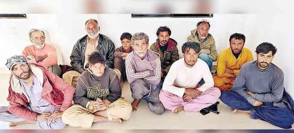 ابراهيم حيدري جا 11  ماھيگير ڀارتي اختيارين هٿان گرفتار، ننڍي عمر ٻه ٻار به شامل، گهرڀاتين  طرفان فوري طور آزادي جو مطالبو