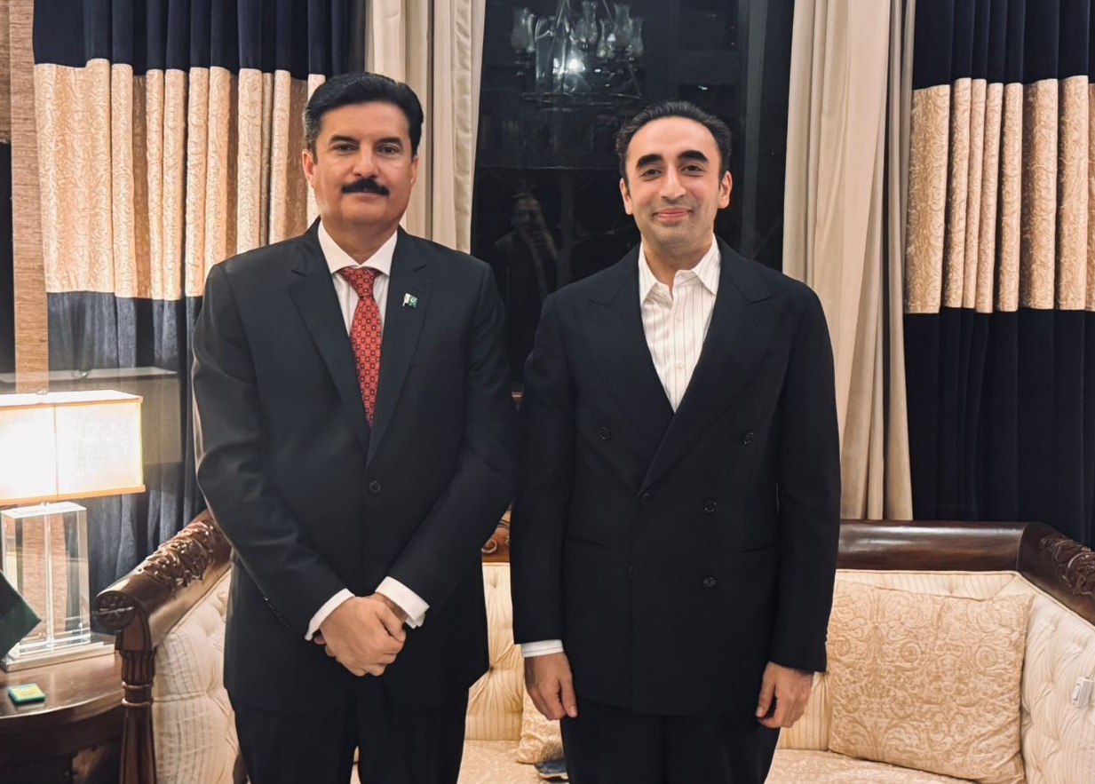 پاکستان پیپلزپارٹی کے چیئرمین بلاول بھٹو زرداری سے خیبرپختونخوا کے گورنر فیصل کریم کنڈی کی بلاول ہاؤس میں ملاقات