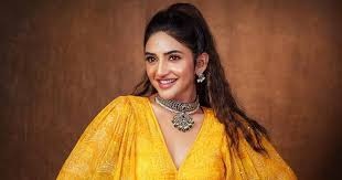 بھارتی اداکارہ اپنی نازیبا تصاویر وائرل ہونے پر پولیس پہنچ گئیں