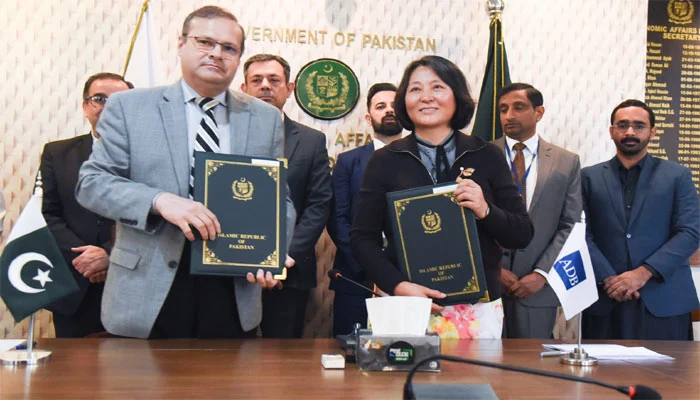 پاکستان اور ایشیائی ترقیاتی بینک کے درمیان 730 ملین ڈالر کے اہم ترقیاتی معاہدے طے پا گئے