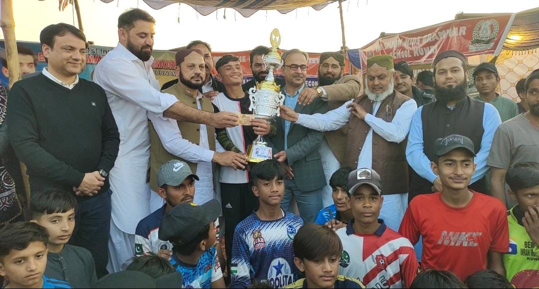 ڪنري جي خانگي اسڪولن ۾ منعقد ڪرڪيٽ ٽورنامينٽ اسلاميه اسڪول جي نانءُ