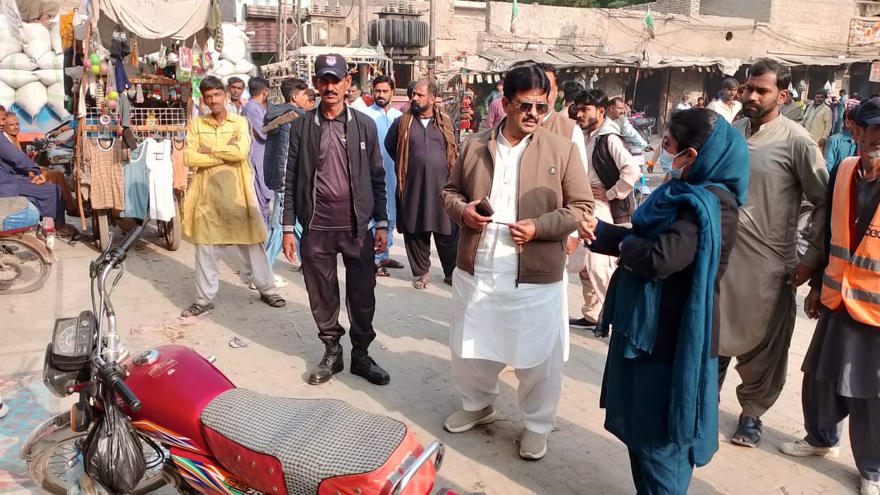 ڏوڪري ۾ حددخلين ۽ قبضن خلاف اسسٽنٽ ڪمشنر فرزانه ميراڻي جي نگراني ۾ آپريشن