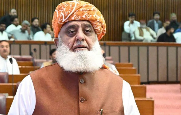 آپ کے قانون کی خلاف ورزی کروں گا، 18 سال سے کم عمر نوجوانوں کی شادیاں کراؤں گا: مولانا فضل الرحمان