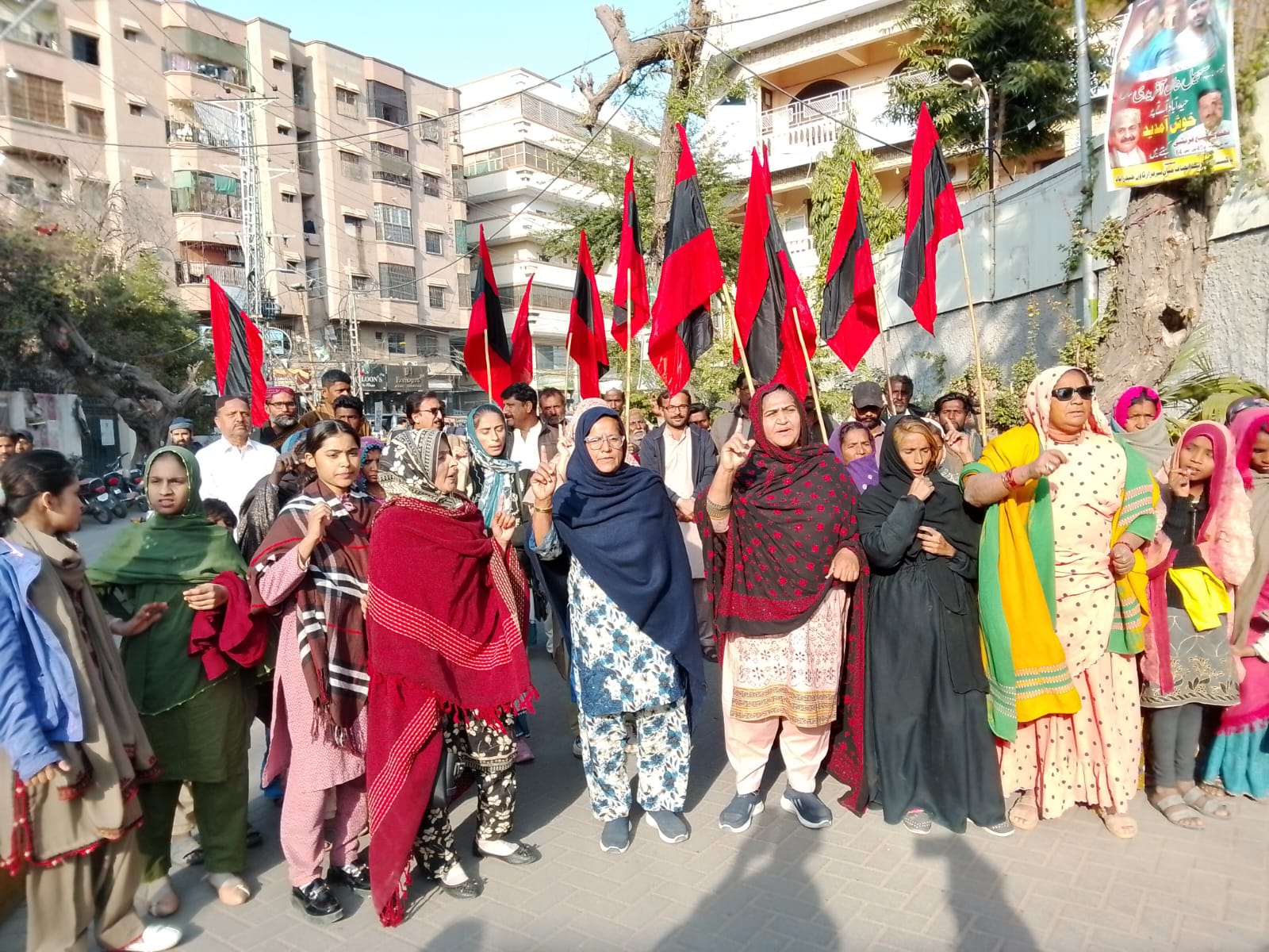 حيدرآباد ۾ سنڌياڻي تحريڪ ۽ قومي عوامي تحريڪ پاران عورتن جي قتل ۽ زيادتين جي واقعن خلاف احتجاج