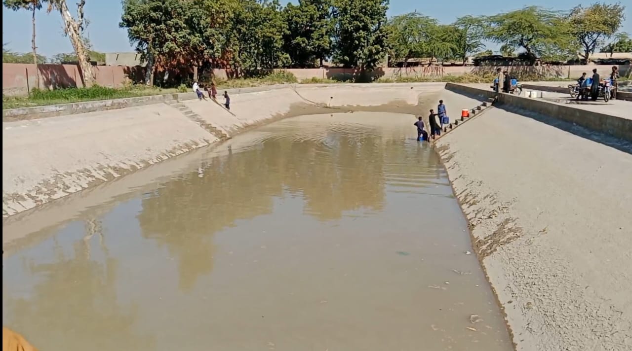 ٽالهي ۽ ڀرپاسي وارن علائقن ۾ پئيڻ جي پاڻي جو بحران شدت اختيار ڪري ويو، رهواسي سخت پريشان