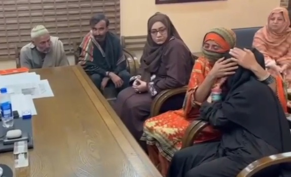 ٹنڈو محمد خان:مولوی عبدالسلام سومرو کے ہاتھوں مبینہ طور پر اغوا کی گئی بچی زکیرا رند بازیاب