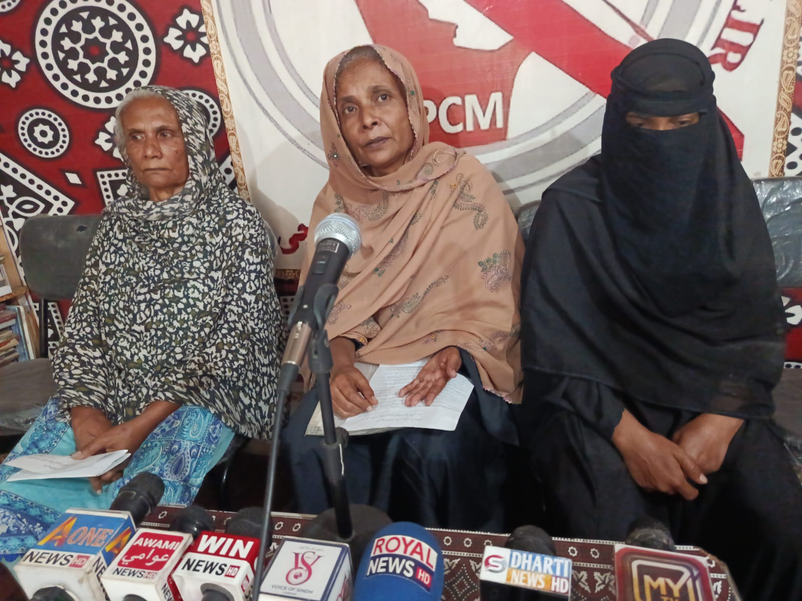 ملير ۾ ريڙهي ڳوٺ واسڻ بيواهه عورت جو بااثرن خلاف احتجاجي مظاهرو