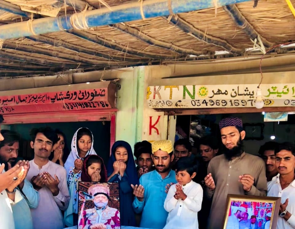 عمرڪوٽ ۾ حرن جي روحاني پيشوا  پير پاڳاري جي سالگرھ ملهائي وئي