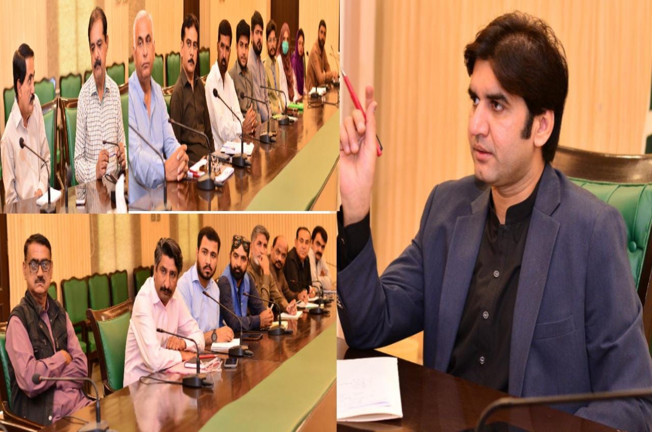 ڊي سي ٺٽو جي صدارت هيٺ ضلعي ۾ ڪم ڪندڙ اين جي اوز جي نمائندن جو تعارفي اجلاس