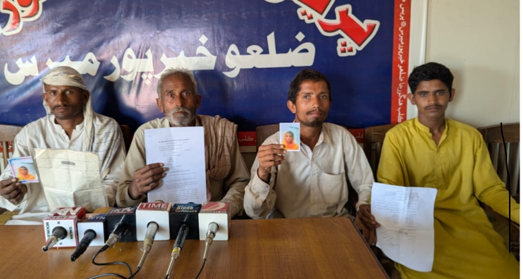 ھڱورجا ۾ ڳوٺ ڪينجھر مڱڻيجو واسي پيرسن جوپٽن سميت نياڻي جي بازيابي لاءِ احتجاج