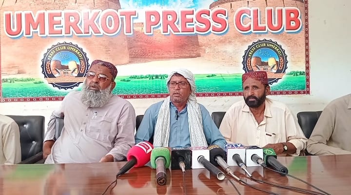 عمرڪوٽ ۾ اسماعيل سميجو جي والد ۽ ڳوٺاڻن جو قاتلن جي گرفتاري لاءِ احتجاج