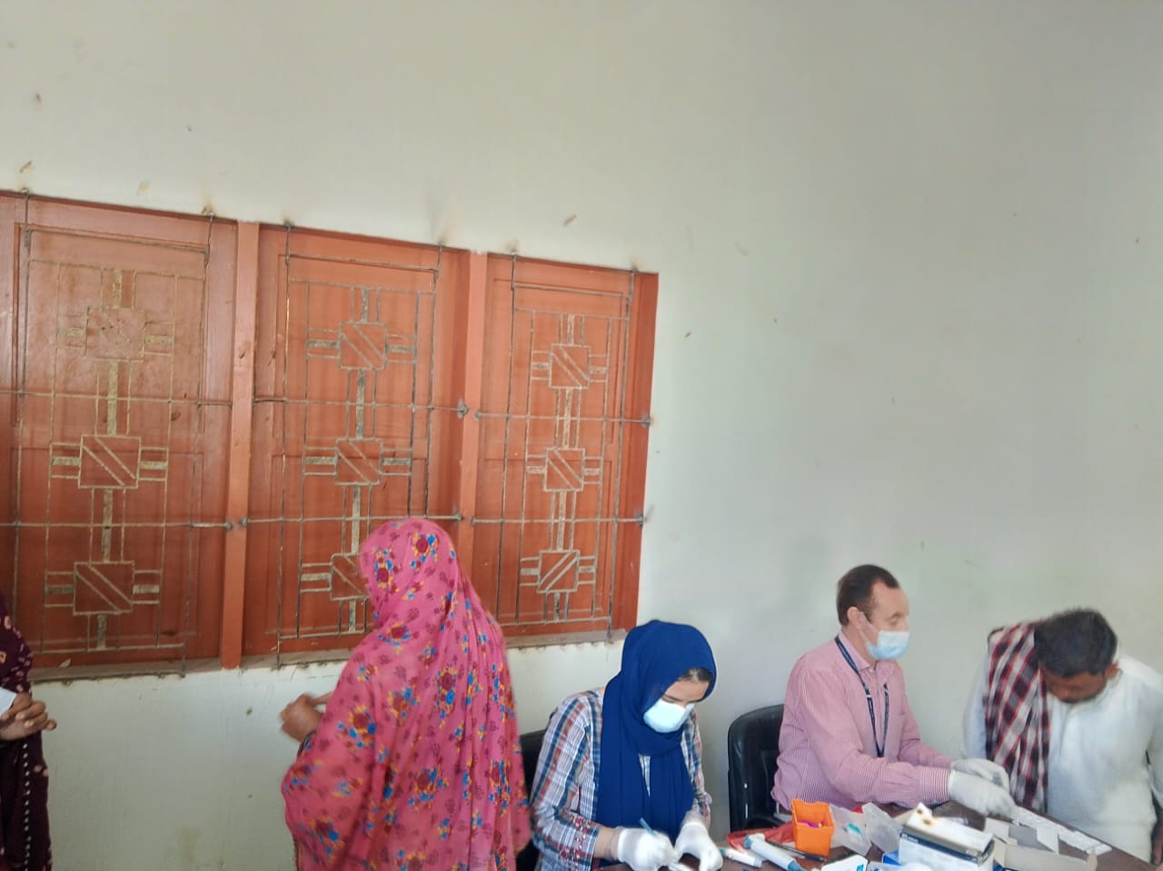 گڏاپ: ڳوٺ راڌو جوکيو ۾ فري ميڊيڪل ڪيمپ قائم, 300 کان وڌيڪ مريضن کي چيڪ ڪري دوائون ڏنيون ويون