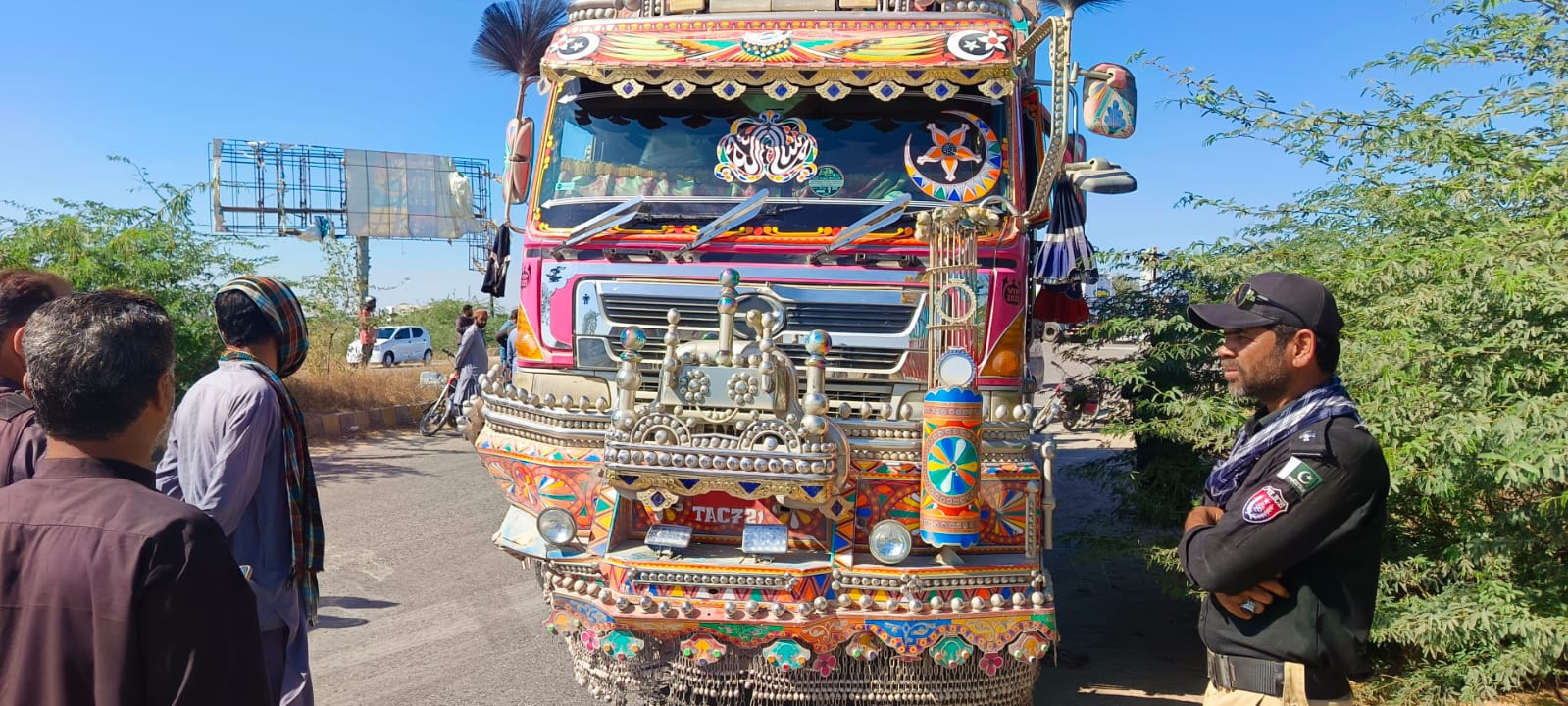 ملير: ڊمپر جو موٽر سائيڪل کي ٽڪر، پيرسن فوت، سندس زال زخمي