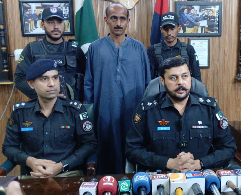 شڪارپور ۾ بدنام ۽ 3لک انعام يافته ڏوهاري گرفتاري ڏئي ڇڏي