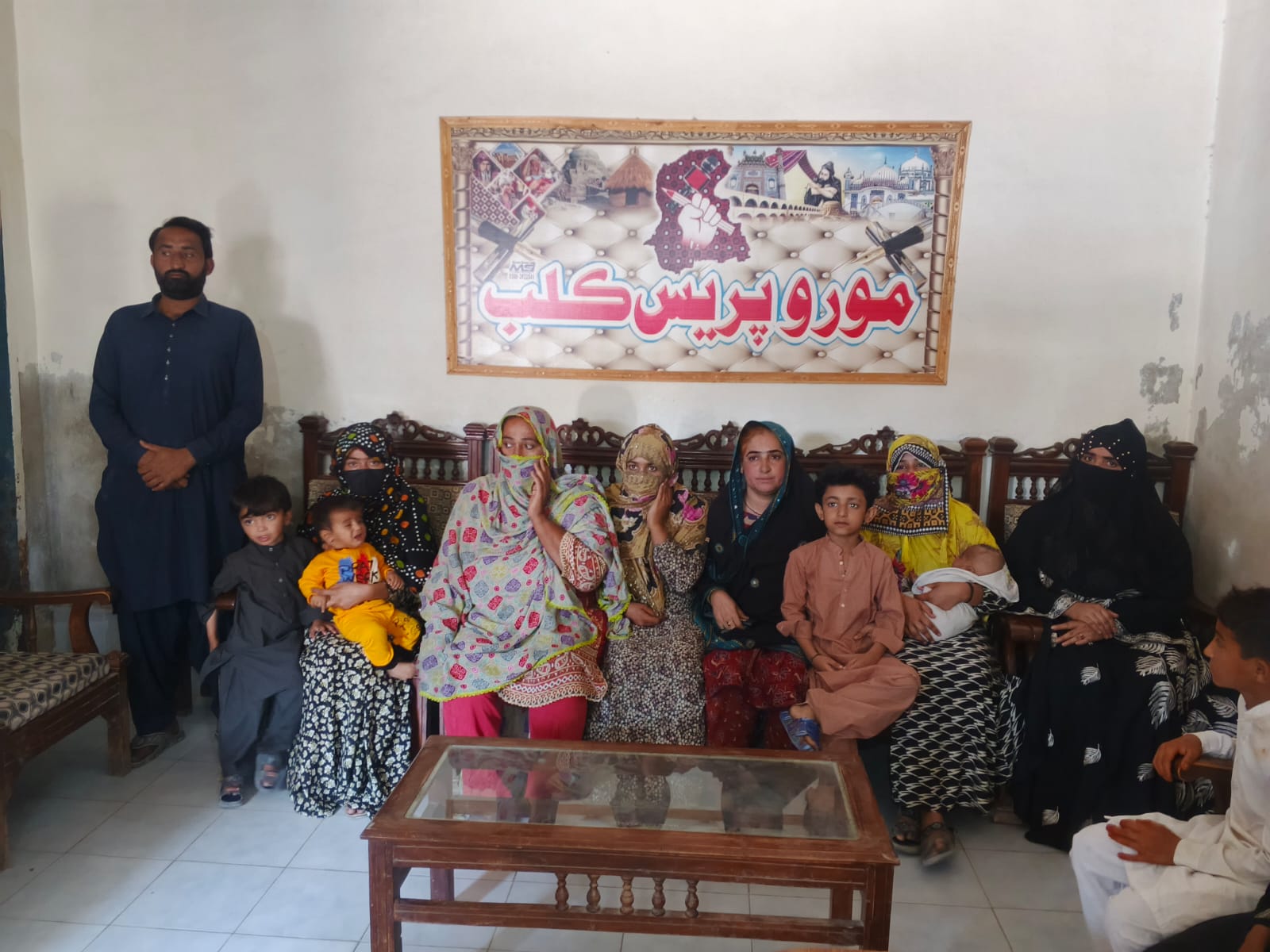 مورو ڀرسان ڳوٺ سردار خان لنڊ واسين جو احتجاج، طارق زرداري، شوڪت زرداري تي زمين تي قبضي جو الزام