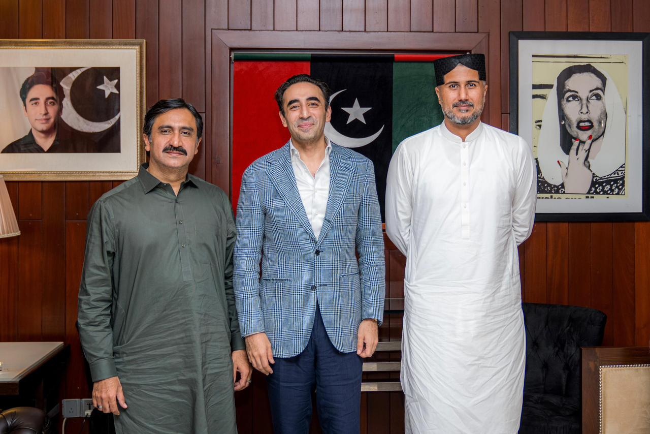 پاکستان پیپلزپارٹی کے چیئرمین بلاول بھٹو زرداری سے بنگل خان مہر اور میر بابر خان لنڈ کی بلاول ہاؤس میں ملاقات