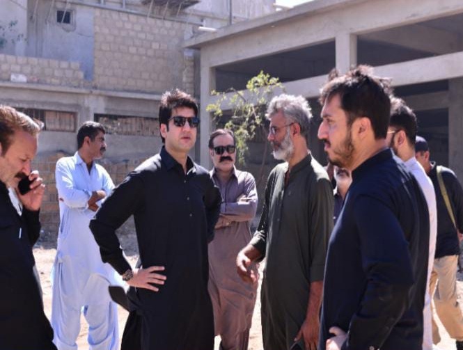 ڊي سي ٺٽو پاران ايس آر ٽي سي بس اسٽينڊ جي بحالي واري ڪم جو معائنو