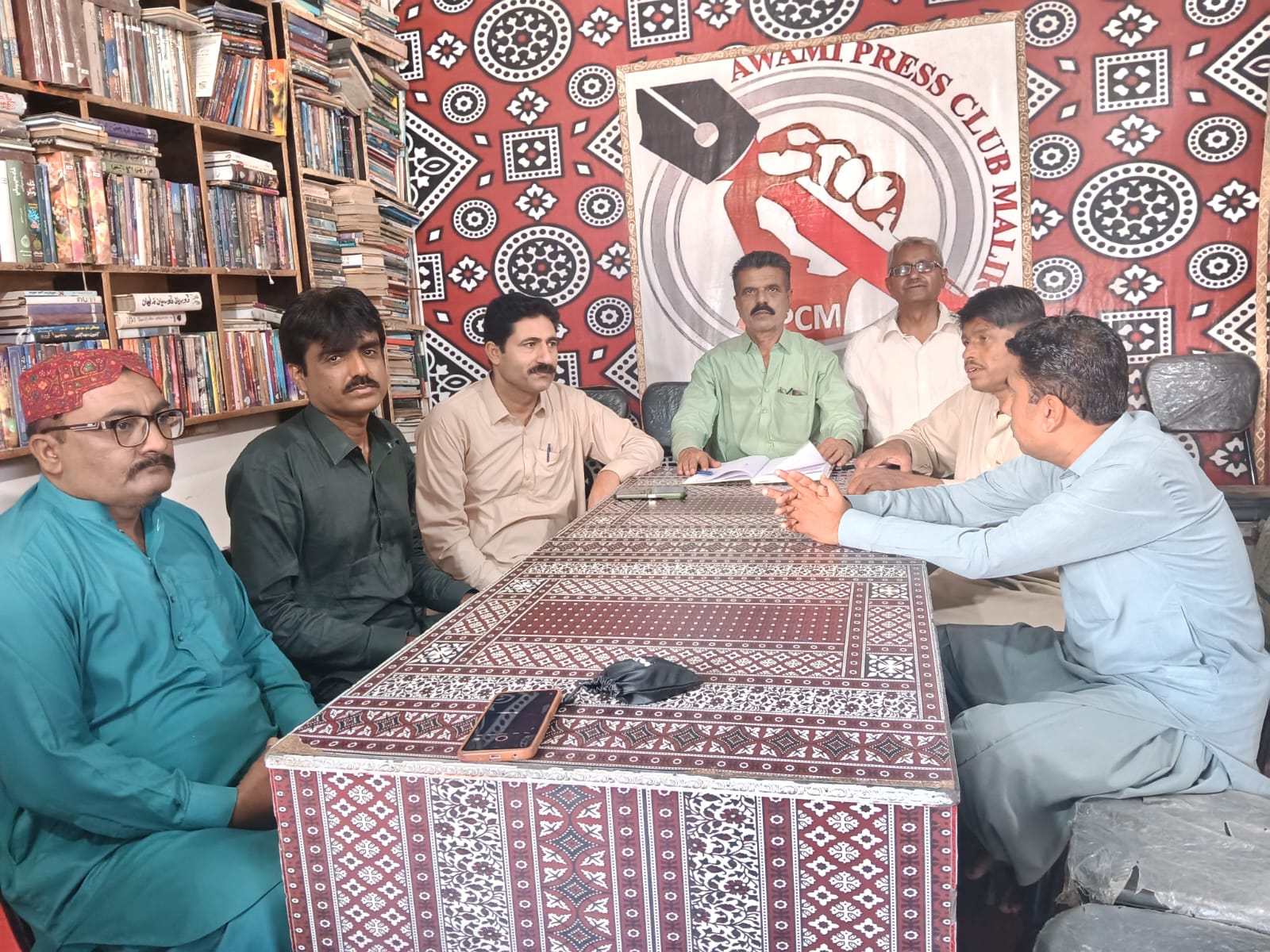 سنڌي ادبي سنگت ملير پاران صحافي حمزو پنھور جي وڇوڙي تي تعزيتي گڏجاڻي