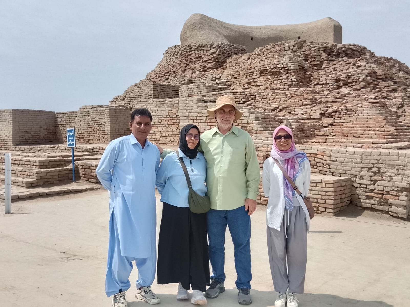 انڊونيشيا ۽ سوئيزرلينڊ جي پرڏيهي وفد جي موهن جو دڙو آمد