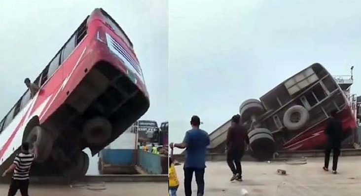 بنگلہ دیش میں مسافر بس دریا میں گر گئی، 24 افراد جاں بحق