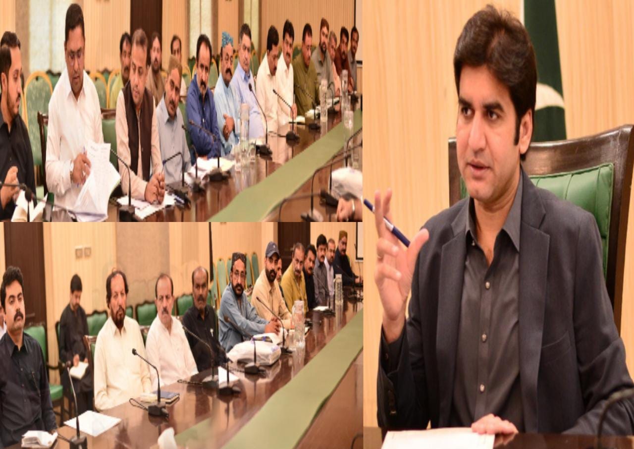 ڊي سي ٺٽو سرمد علي ڀاڳت جي صدارت هيٺ روينيو آفيسرن جو اجلاس