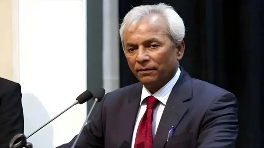 پیٹرولیم مصنوعات کی قیمتیں ہماری حکومت نے نہیں بڑھائیں: گورنر سندھ