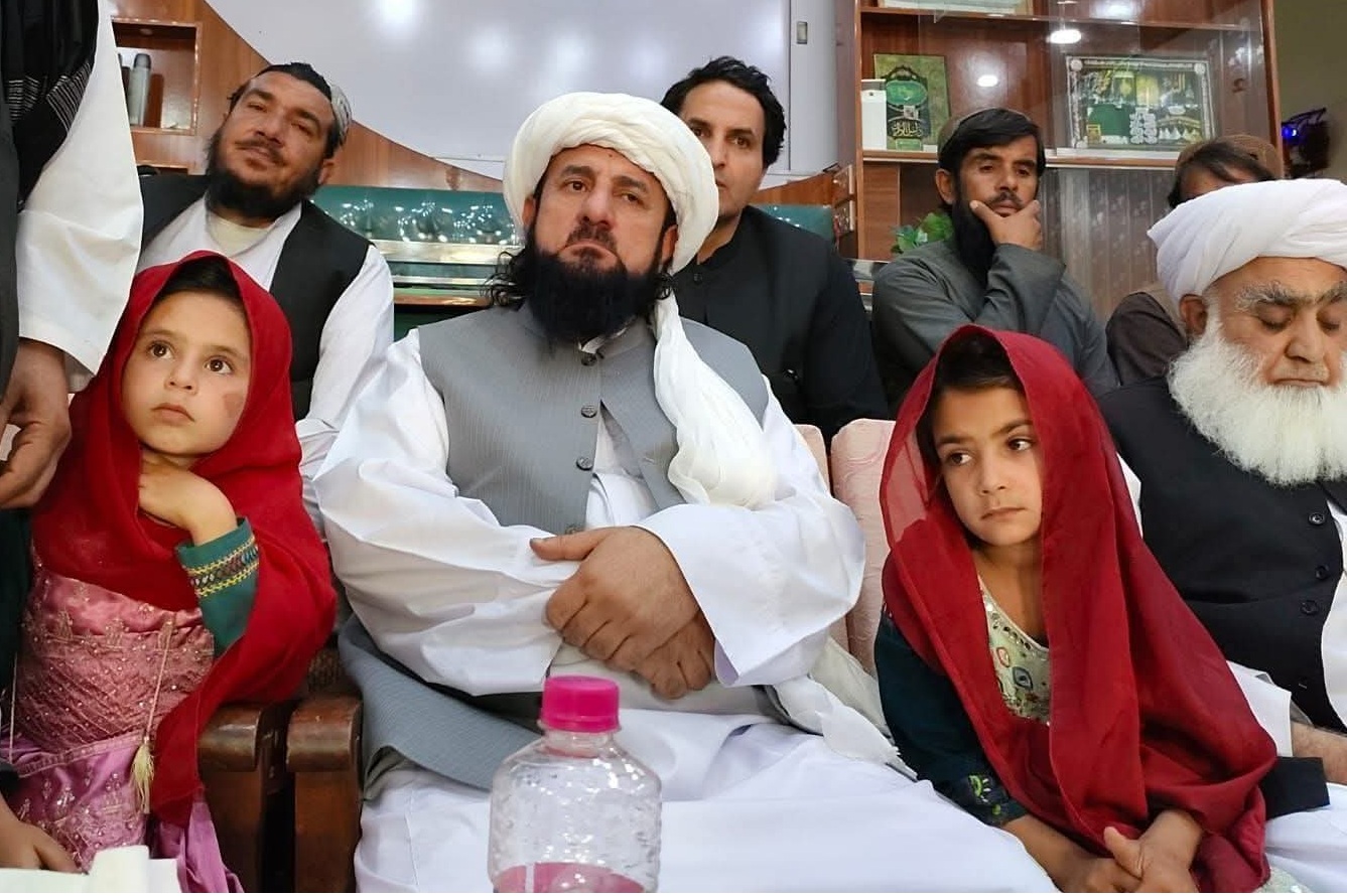 قلعہ سیف اللہ سے اغواء ہونے والے بچیوں کو پاکستانی حکام اور علماء کرام کے حوالے کر دیا گیا