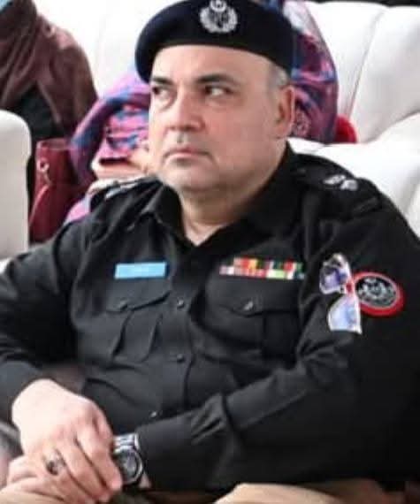 شڪارپور: قيدي پاران ٻاهر ويٺلن کي ڌمڪيون ڏيڻ واري ڳالهه ۾ صدارت ناهي: جيل سپريڊنٽ
