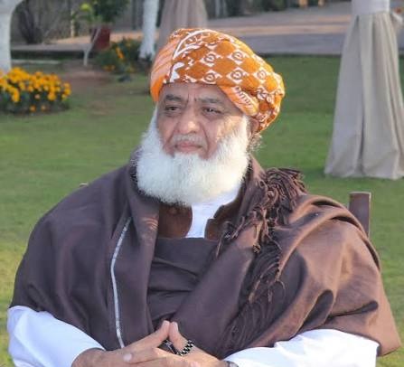 فوج سے متعلق تقریر پر مقدمہ درج کرنے کی درخواست، مولانا فضل الرحمان کو نوٹس جاری