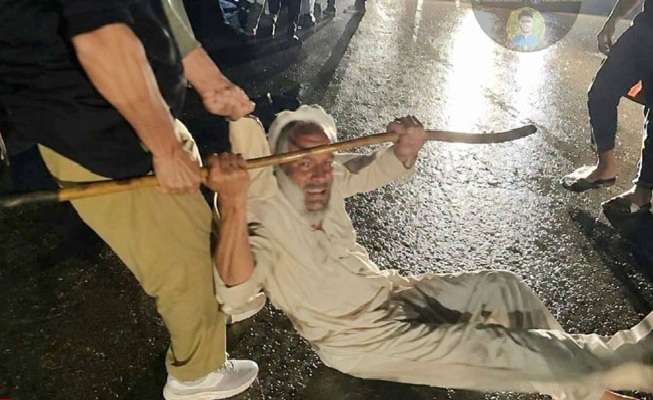 ببرلوءِ ۾ مغوی بچوں کی بازیابی کے لگے دھرنے پر پولیس کا دھاوا، پریا ایکشن کمیٹی کے رہنما اور والدین گرفتار