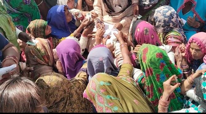 ٽنڊوآدم جي مدرسه شمس الھدا ۾ 56 کان وڌيڪَ مستحق ماڻھن ۾ راشن ورهايو ويو