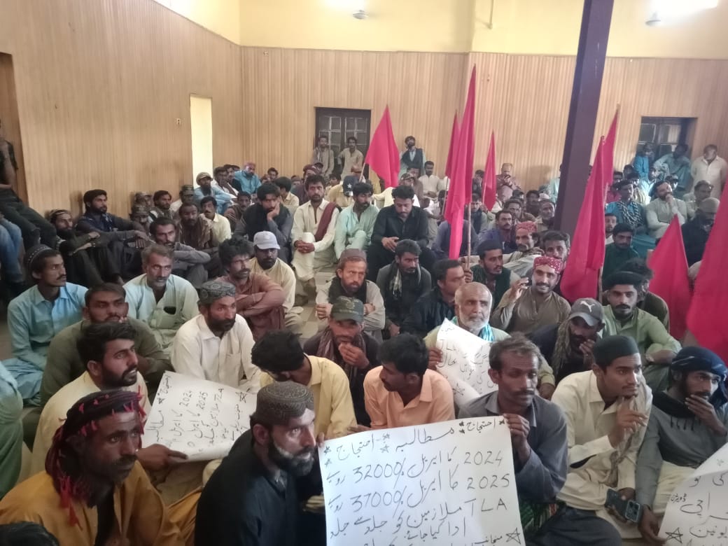 ملير ۾ ريلوي جي ڪچن ملازمن پاران پگهارون نه ملڻ خلاف ڪم ڇڏ هڙتال