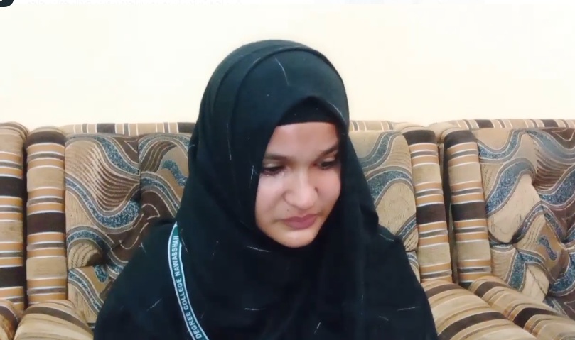 نوابشاهه ۾ شاگردياڻي جو وارثن سميت بليڪ ميل ۽ هراسان ڪندڙڻ خلاف احتجاج، لڙڪ لاڙي ويٺي
