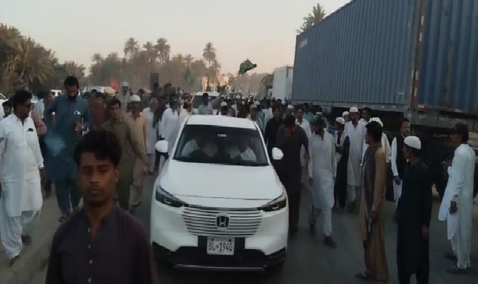 تڪراري ڪئنالن خلاف ٻٻرلوءِ باء پاس تي وڪيلن جو ڇهين ڏينهن به ڌرڻو جاري، قافلن جي آمد جاري