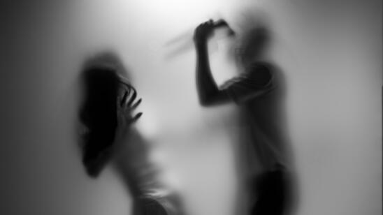 اڏيرو لال اسٽيشن ۾ گهر جي ڇت تي سُتل نوجوان ناري ڏير سميت قتل، شهر ۾ شٽربند هڙتال، ريلي ۽ ڌرڻو