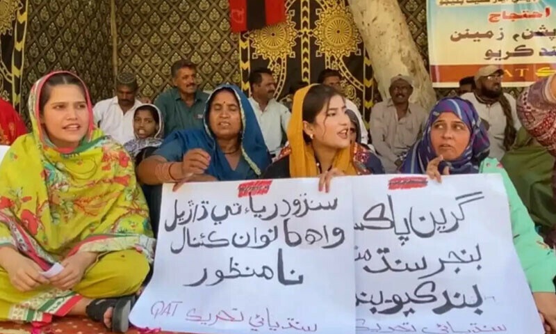 نوشہروفیروز میں کینالز کیخلاف احتجاج، دلہا دلہن باراتیوں سمیت دھرنے میں پہنچ گئے