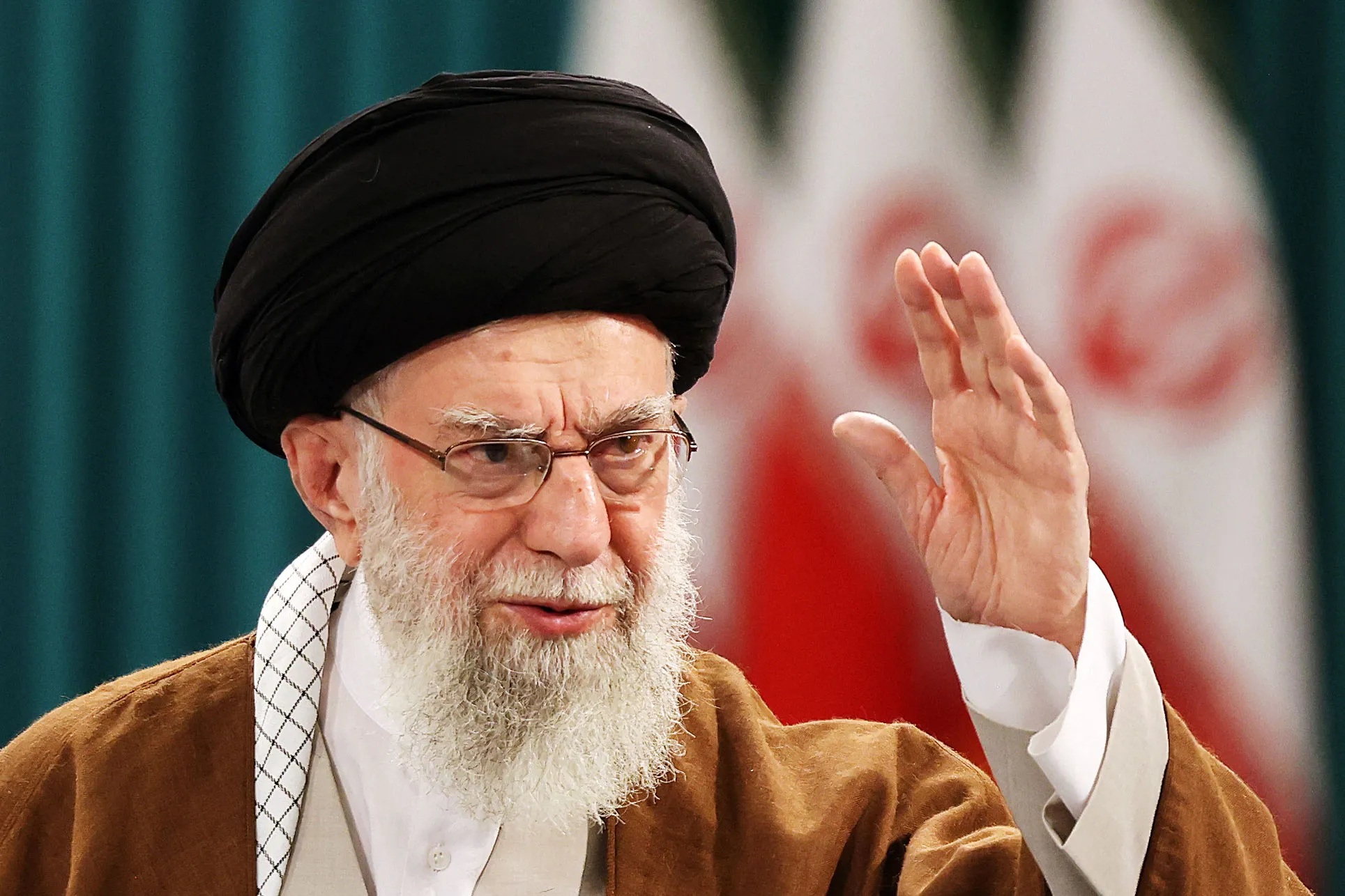 ایران کبھی ہتھیار نہیں ڈالے گا، نہ ہی صیہونی ریاست پر رحم کیا جائے گا: خامنہ ای