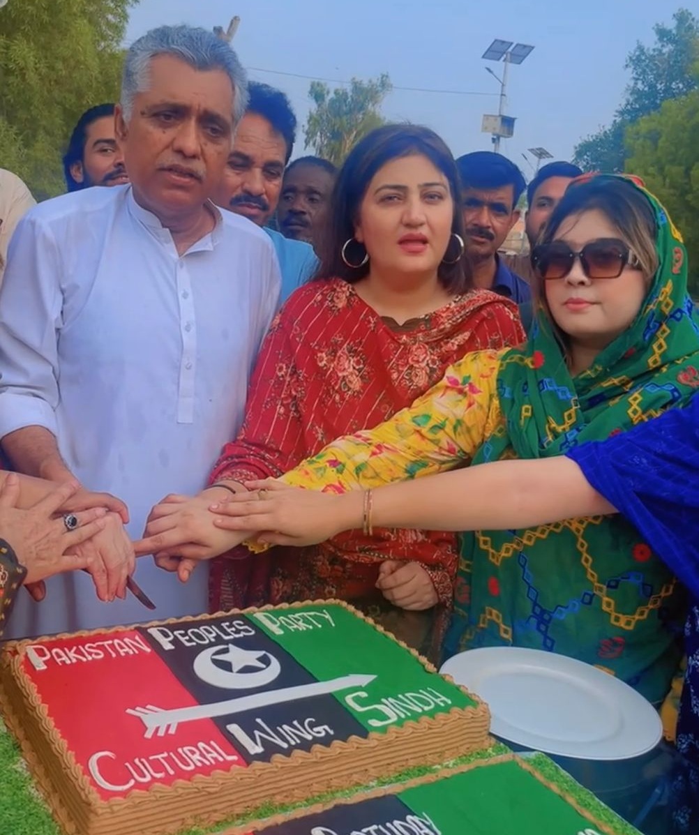 پیپلزپارٹی کلچر ونگ حیدرآباد کی جانب سے بینظیر بھٹو شہید کو سالگرہ پر خراج عقیدت